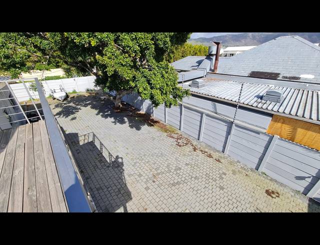 220M² RETAIL SOLD IN TOKAI